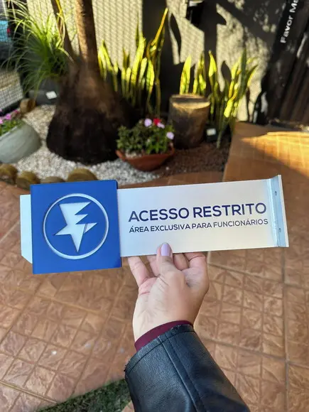 Placa Id. de Sala - Modelo Fuchsita Acrilico