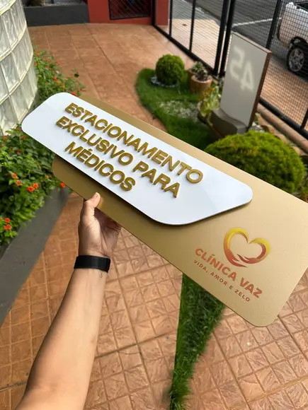 Placa Identificação de Sala - Modelo Adamantium