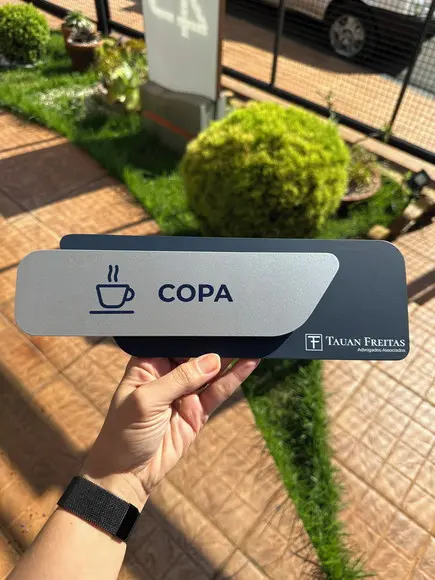 Placa Identificação de Sala - Modelo Adamantium