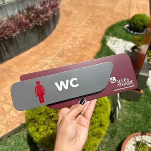 Placa Identificação de Sala - Modelo Adamantium