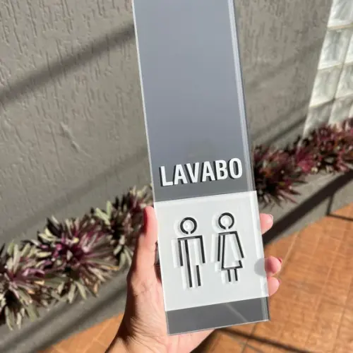 Placa Identificação de Sala - Modelo Fuchsita Acrilico