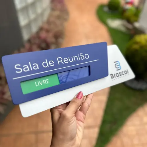 Placa Identificação de Sala - Modelo Onix Flag
