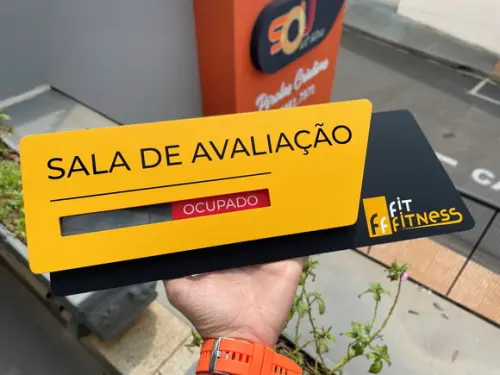 Placa Identificação de Sala - Modelo Onix Flag