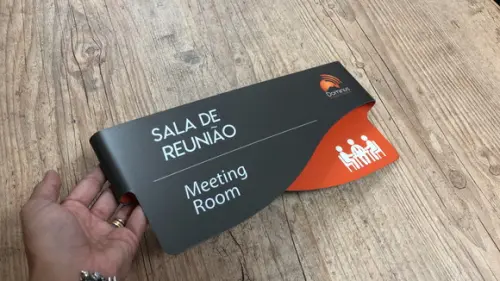 Placa Identificação de Sala - Modelo Sodalita Personalizada
