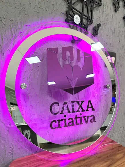 Placa Logo em Acrílico e Led 60x60