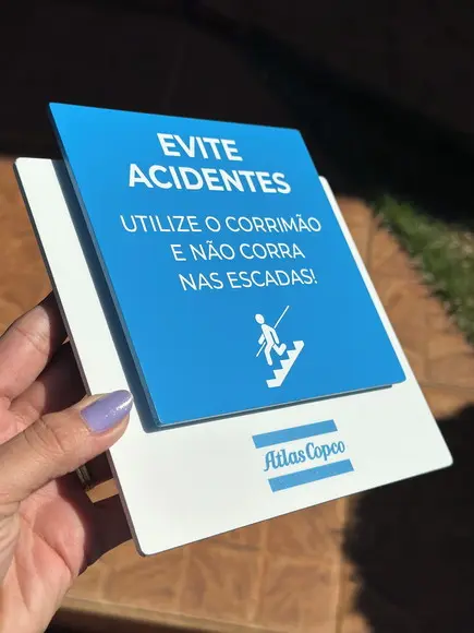 Placa Sinalização Utilize o Corrimão - Modelo Ágata
