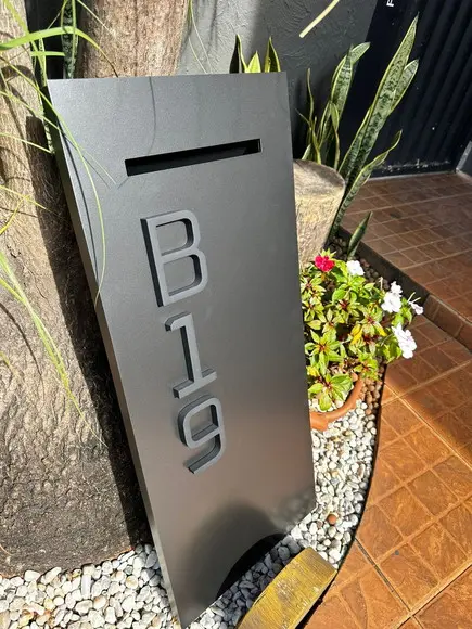 Totem Residencial Acm - 38,5x90 Pé para Jardim