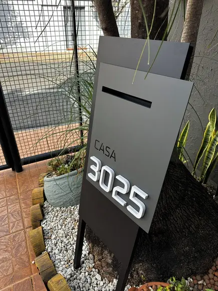 Totem Residencial Acm com Acm 40,5x85 Cx Correio P Jardim