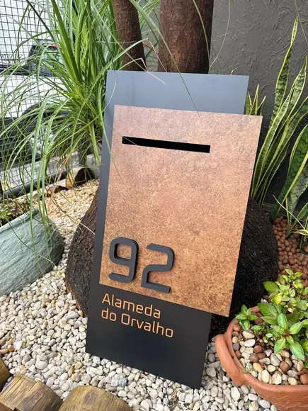 Totem Residencial Acm com Corten 40,5x85 Cx Correio P Jardim