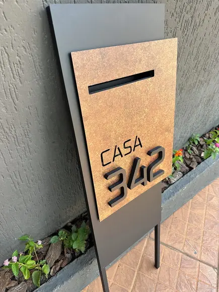 Totem Residencial Acm com Corten - 40,5x85 Pé para Jardim