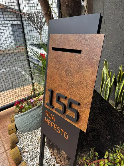 Totem Residencial Acm com Corten 40,5x85 Cx Correio P Jardim