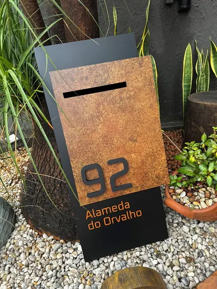 Totem Residencial Acm com Corten 40,5x85 Cx Correio P Jardim