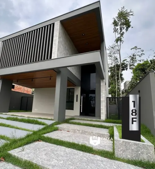 Totem Residencial Acm com Inox - 35x78,5 Pé para Jardim