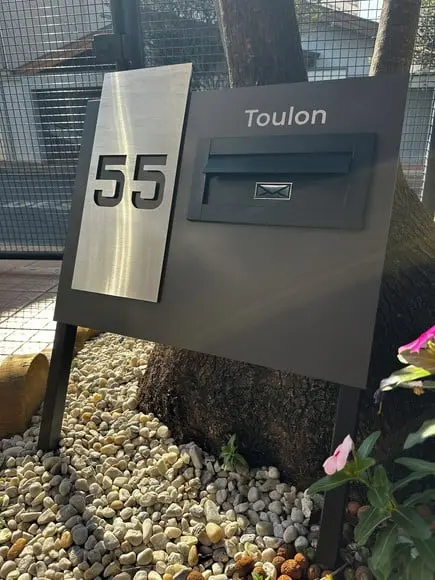 Algarismo Acm + Inox - 60x55 +caixa Correio e Pé para Jardim
