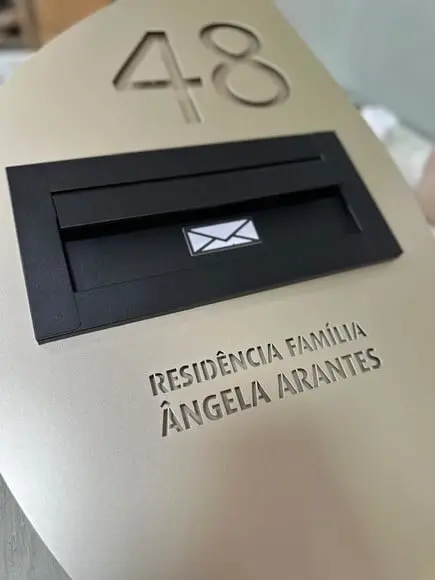 Algarismo Residencial Acm com Caixa de Correio 40x80cm