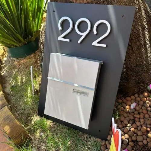 Algarismo Residencial Acm com Caixa de Correio 65x40 Frontal
