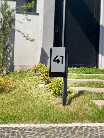 Algarismo Residencial Acm com Inox - 40x22,5 Pé para Jardim