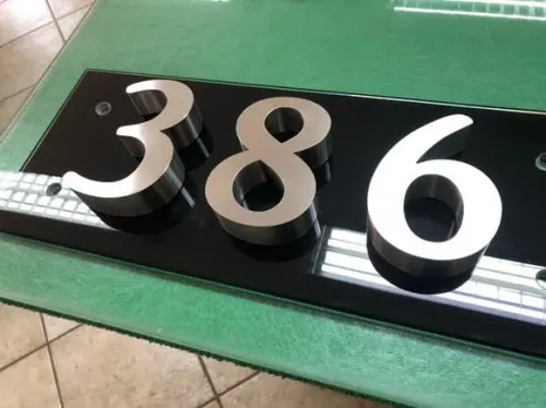 Algarismo Residencial Vidro com Inox - 3 Dígitos 65x25