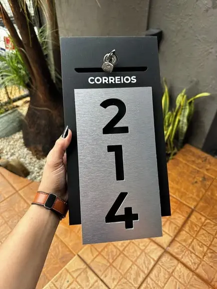 Número com Caixa de Correio Embutida