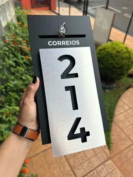 Número com Caixa de Correio Embutida