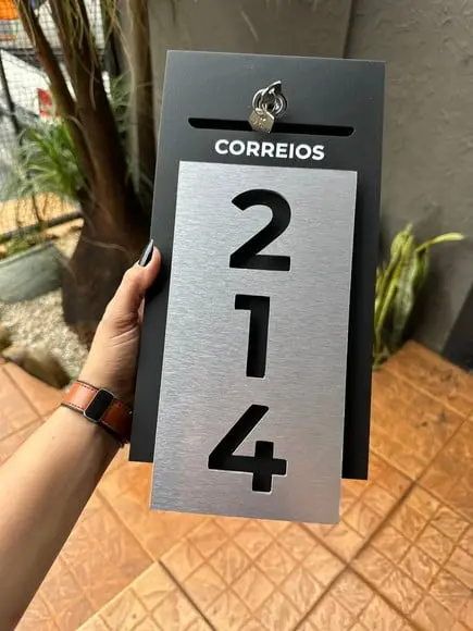 Número com Caixa de Correio Embutida