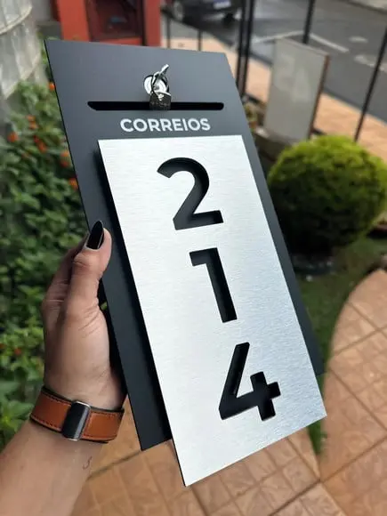 Número com Caixa de Correio Embutida