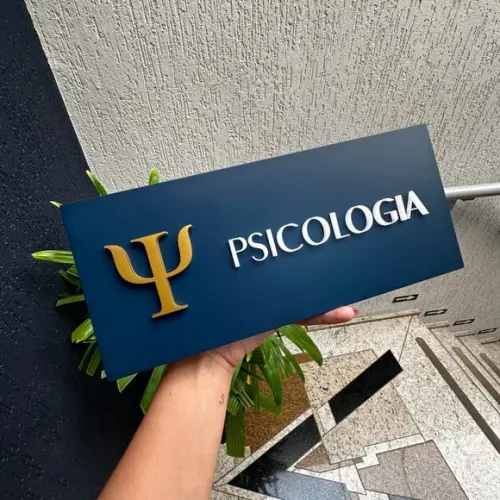 Placa de Comércio Acm com Sobreposição em Acrílico 30x13