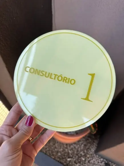 Placa de Comércio Acrílico - Aplicação Adesivo Frontal 18x18