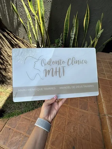 Placa de Comércio Acrílico - Aplicação Adesivo Frontal 40x24