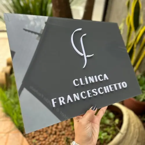 Placa de Comércio com Sobreposição em Acrílico - 42x30
