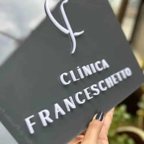 Placa de Comércio com Sobreposição em Acrílico - 42x30