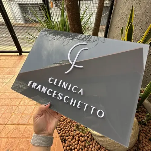 Placa de Comércio com Sobreposição em Acrílico - 42x30