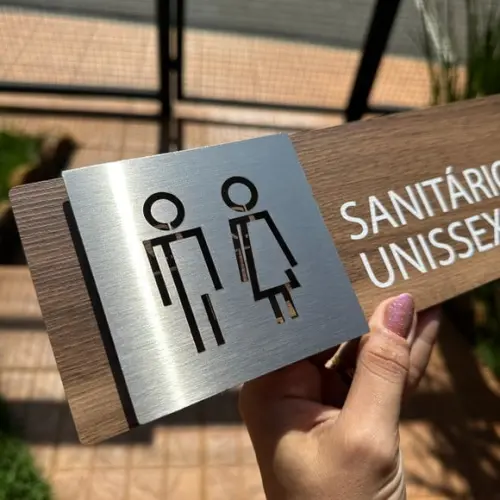 Placa de Id de Sala - Modelo Fuchsita mdf e Inox