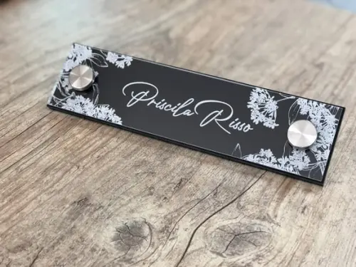 Placa de Identificação de Mesa - Acrílico e Acrílico 26x6,5