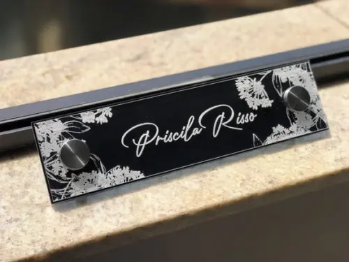 Placa de Identificação de Mesa - Acrílico e Acrílico 26x6,5