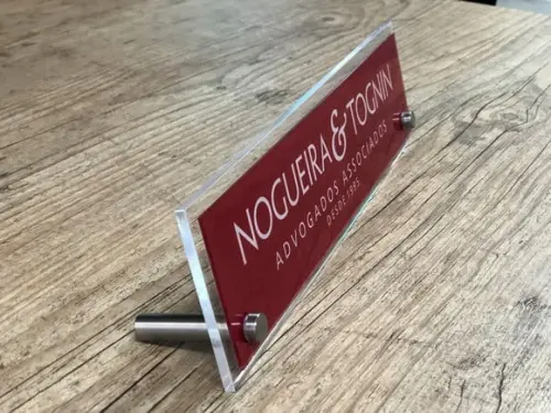 Placa de Identificação de Mesa - Acrílico e Acrílico 30x8