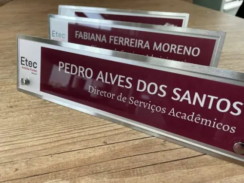 Placa de Identificação de Mesa - Inox e Acrílico 30x8