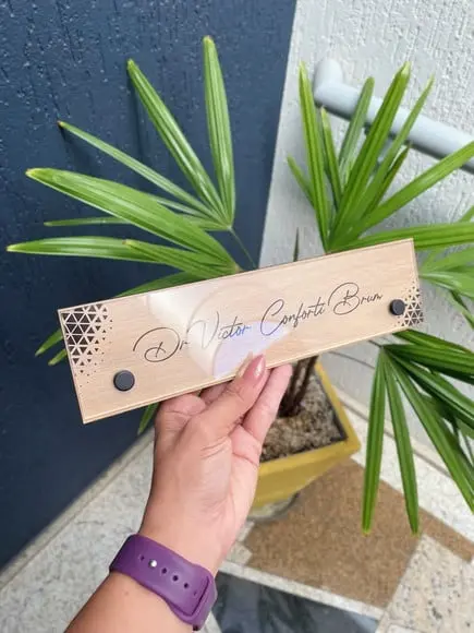 Placa de Identificação de Mesa - mdf e Acrílico 26x6,5