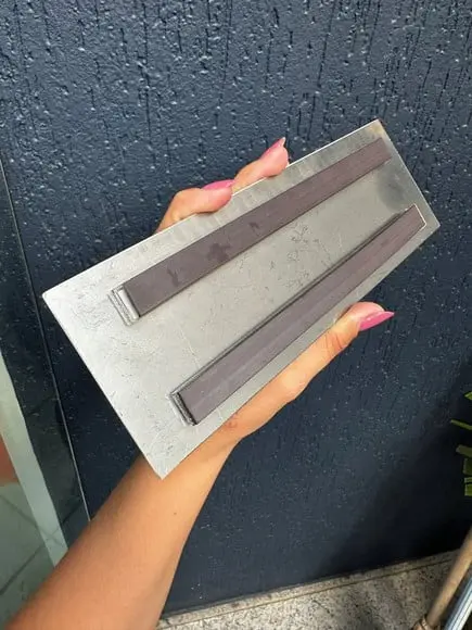 Placa de Identificação de Sala - Caulim 24x8cm Inox