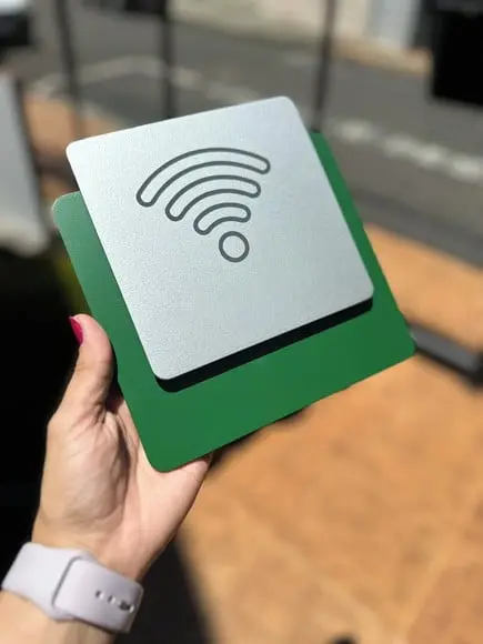Placa de Identificação de Sala - Modelo Ágata