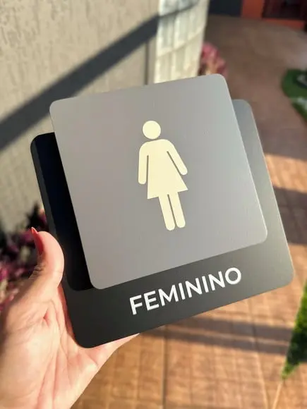 Placa de Identificação de Sala - Modelo Ágata