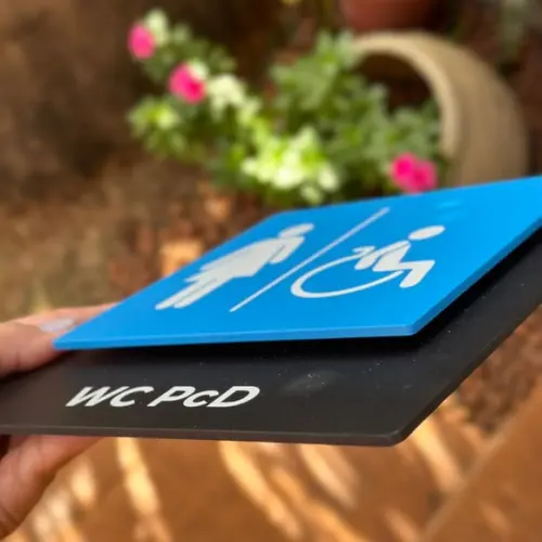 Placa de Identificação de Sala - Modelo Ágata