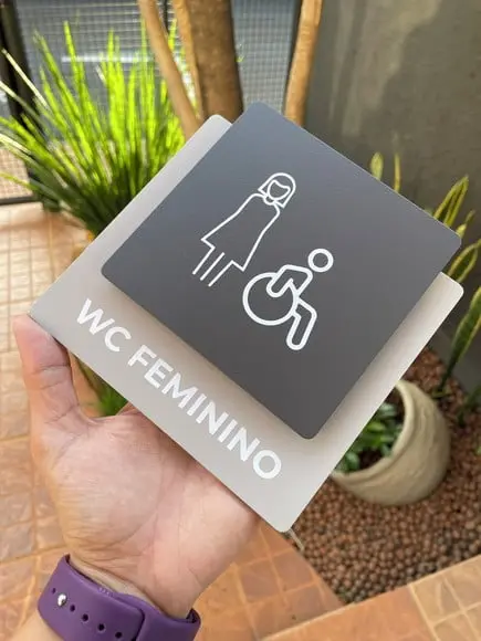 Placa de Identificação de Sala - Modelo Ágata
