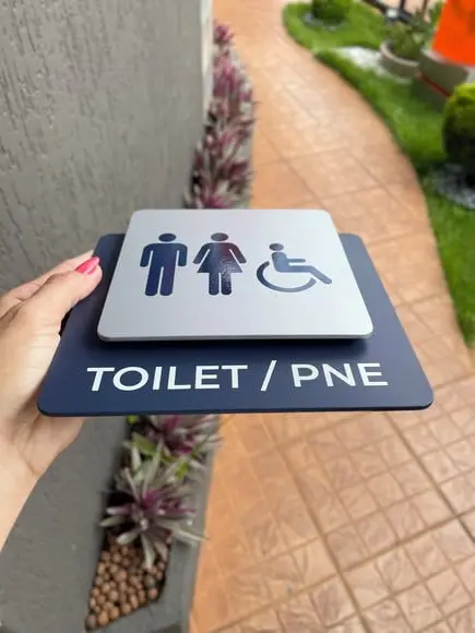 Placa de Identificação de Sala - Modelo Ágata