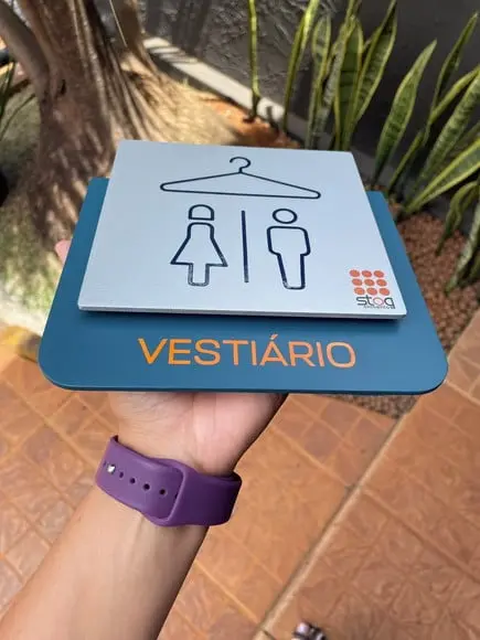 Placa de Identificação de Sala - Modelo Ágata