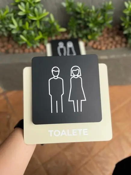 Placa de Identificação de Sala - Modelo Ágata