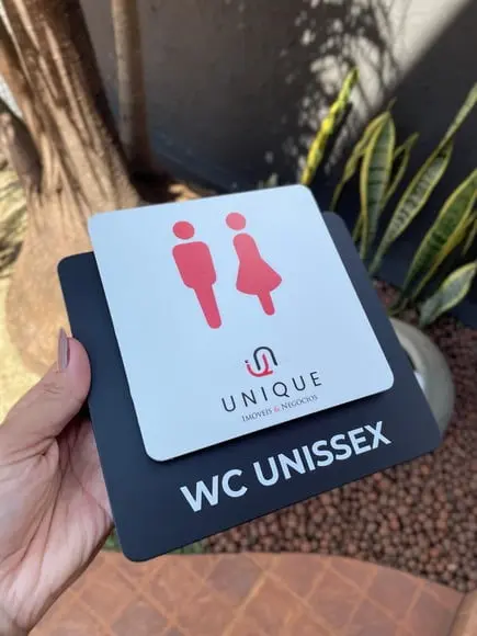 Placa de Identificação de Sala - Modelo Ágata