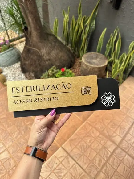 Placa de Identificação de Sala - Modelo Ametista