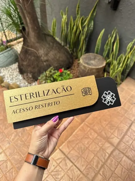 Placa de Identificação de Sala - Modelo Ametista