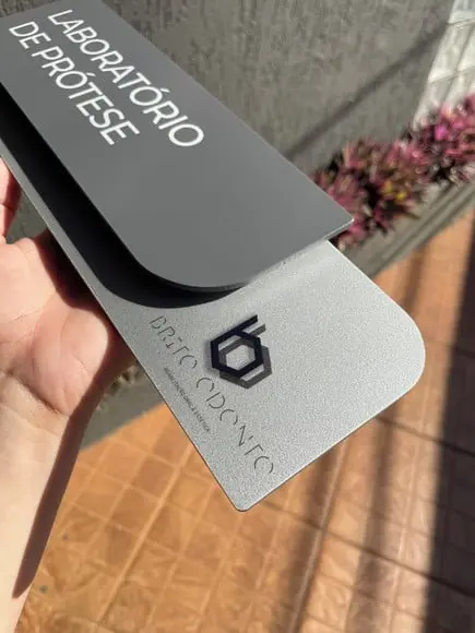 Placa de Identificação de Sala - Modelo Ametista